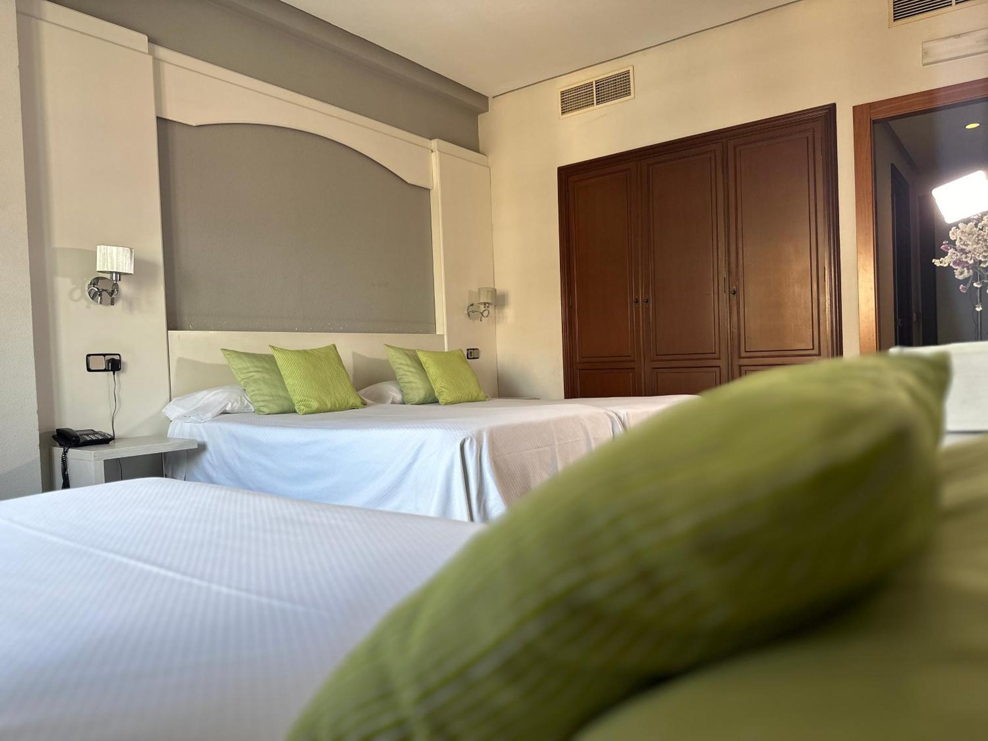 Mir Octavio Hotel Algeciras Ngoại thất bức ảnh